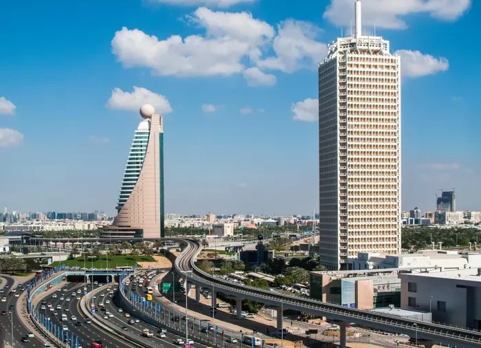 المركز التجاري الأول