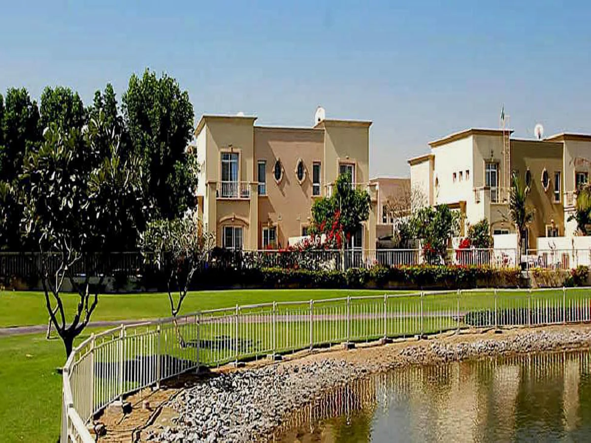 Emirates Living - The Lakes